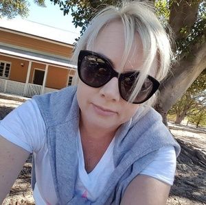 Meet your Posher, Simone